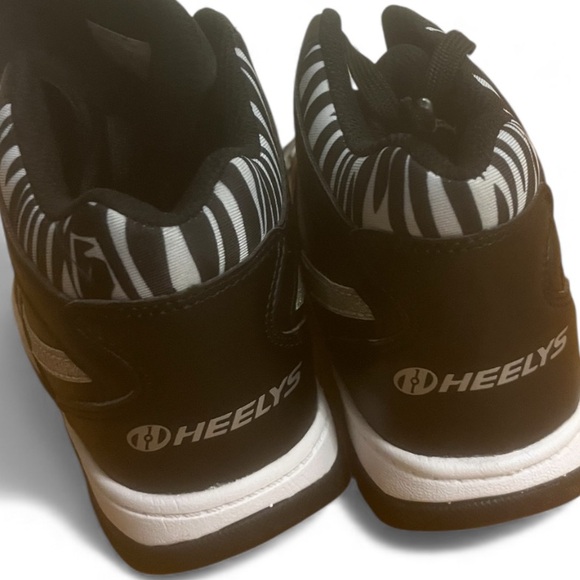 Reebok X Heely’s Zebra Pattern Black and White Mid Tops Kids Size 1 New - Picture 2 of 6